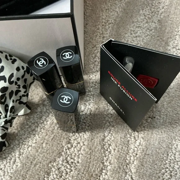 Chanel Black and White Beautiful Bundle - Picture 7 of 16